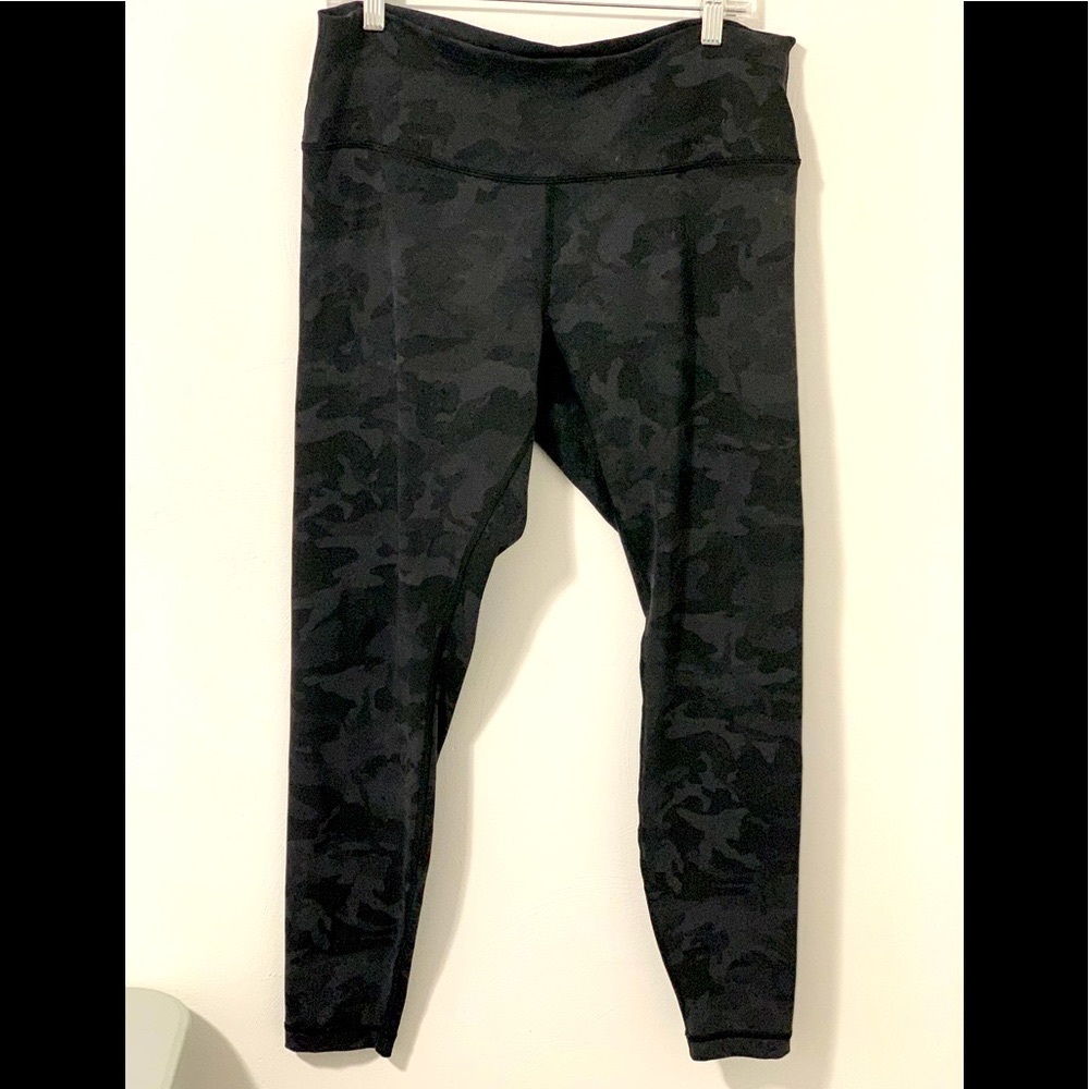 Lululemon leggings in black Camo sz 14
